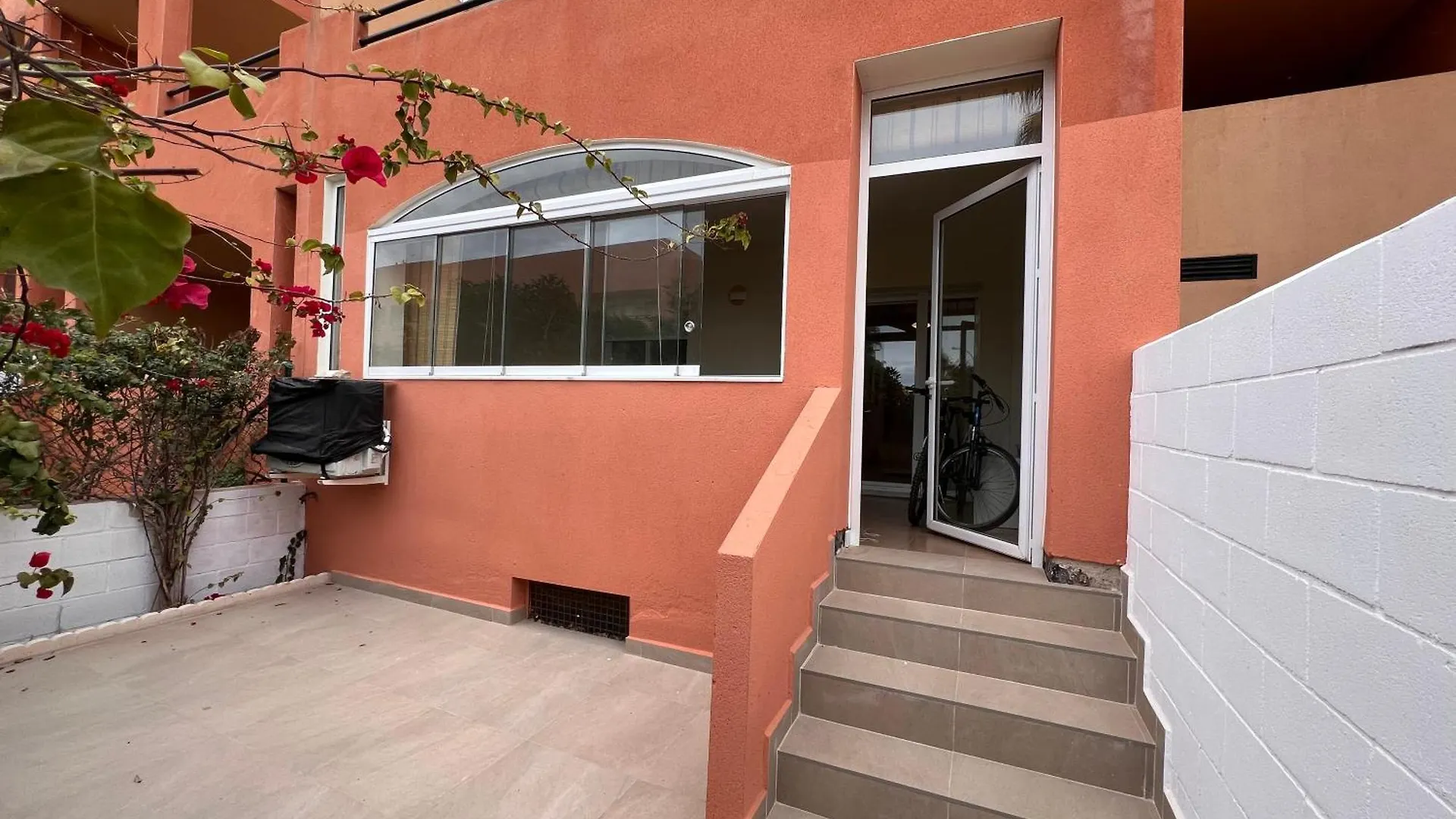 Precioso Bajo Con Jardin En Paraiso De Vera Apartment